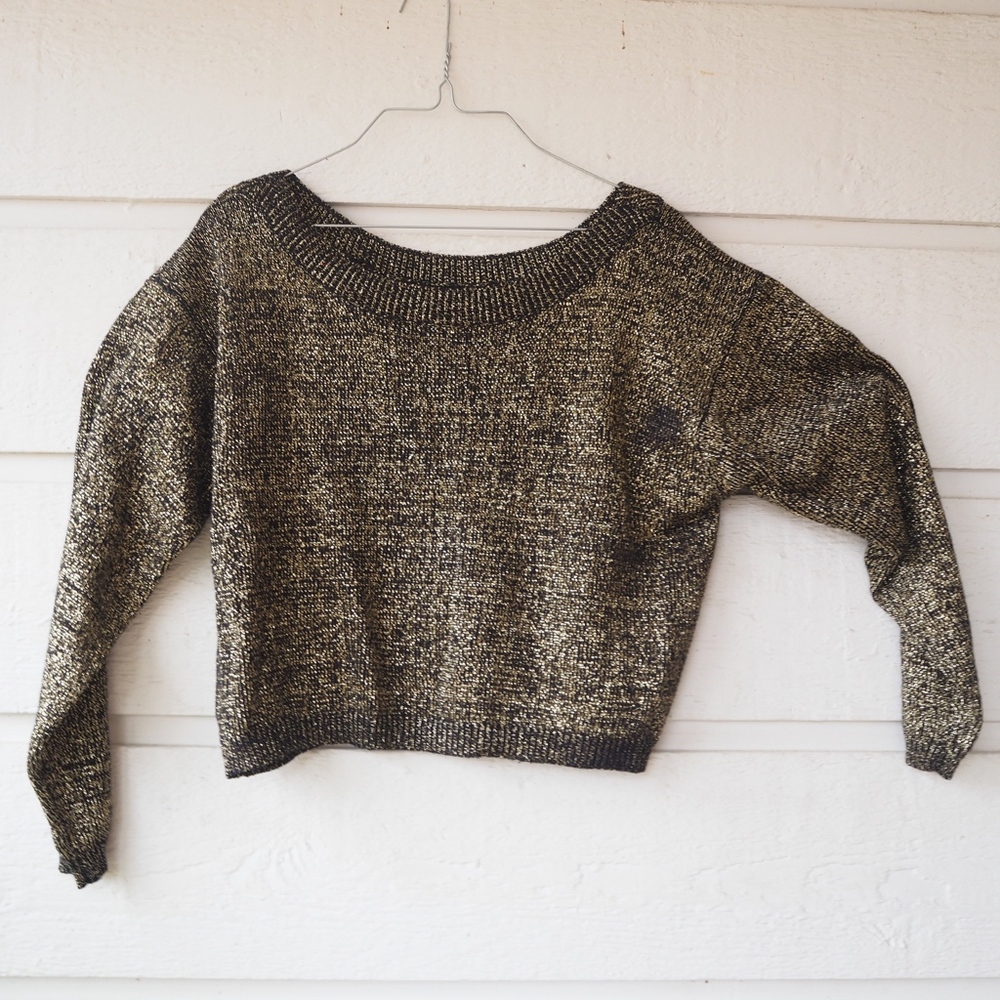 {Vintage} Black and Gold Cropped Sweater!